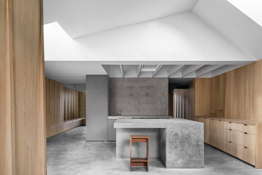 McLaren Excell adds pale-brick extension to black-painted Victorian house-14