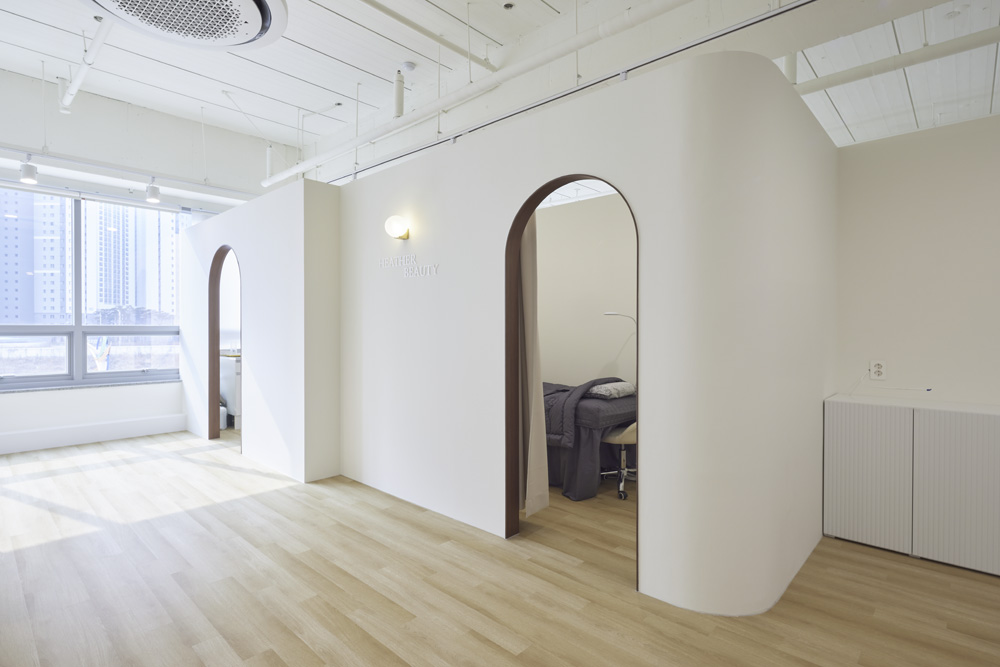 白色调的宁静空间 | 14 平米小空间的神奇设计-9