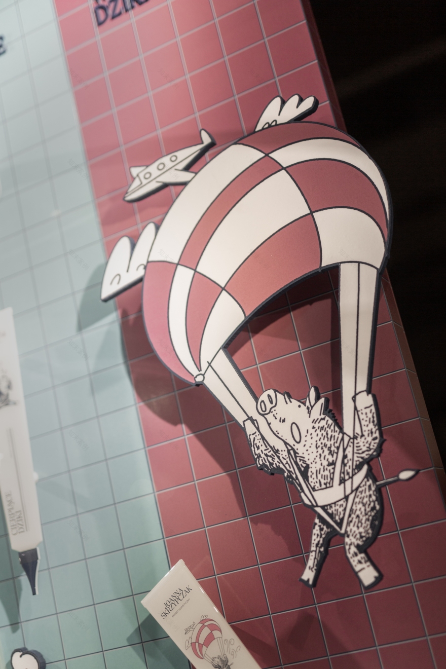 "Boars in bubbles"橱窗展示丨波兰华沙丨JOANNA SKRZYPCZAK-6