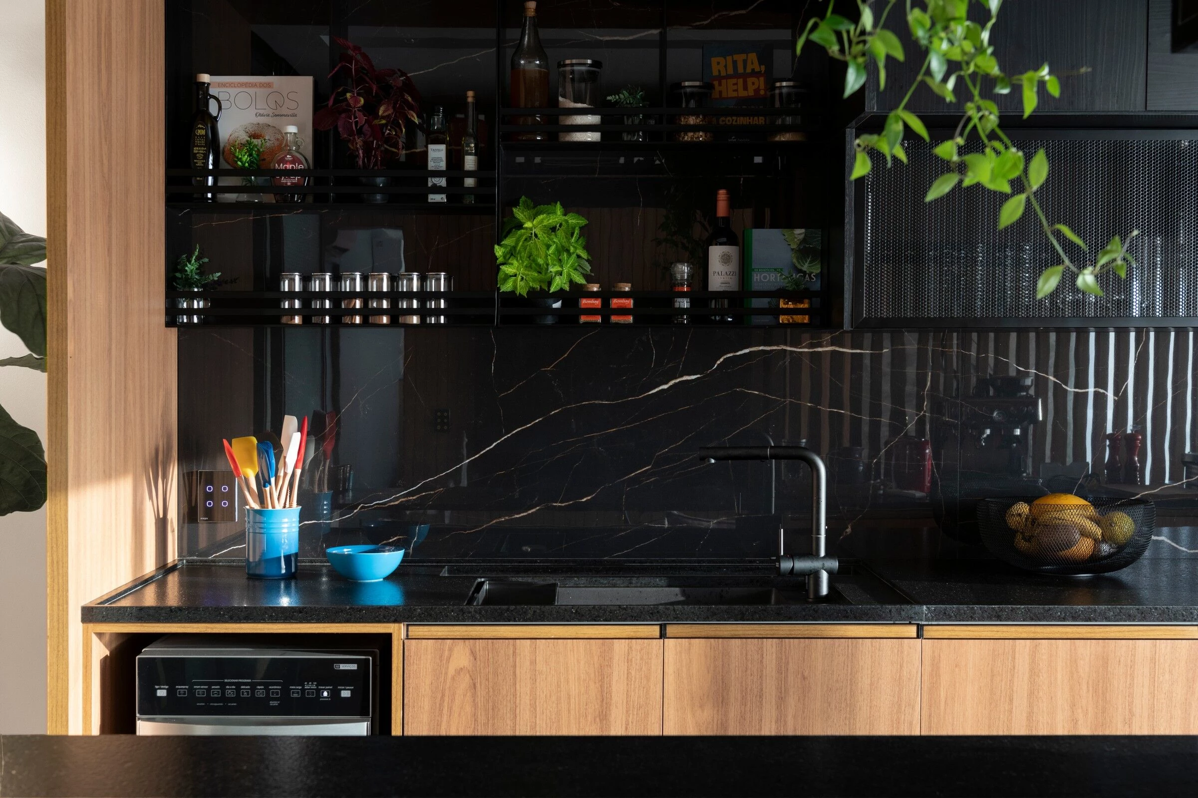 巴西圣保罗 Chácara Santo Antonio 的温馨科技私宅丨NOSSA casa arquitetura-24