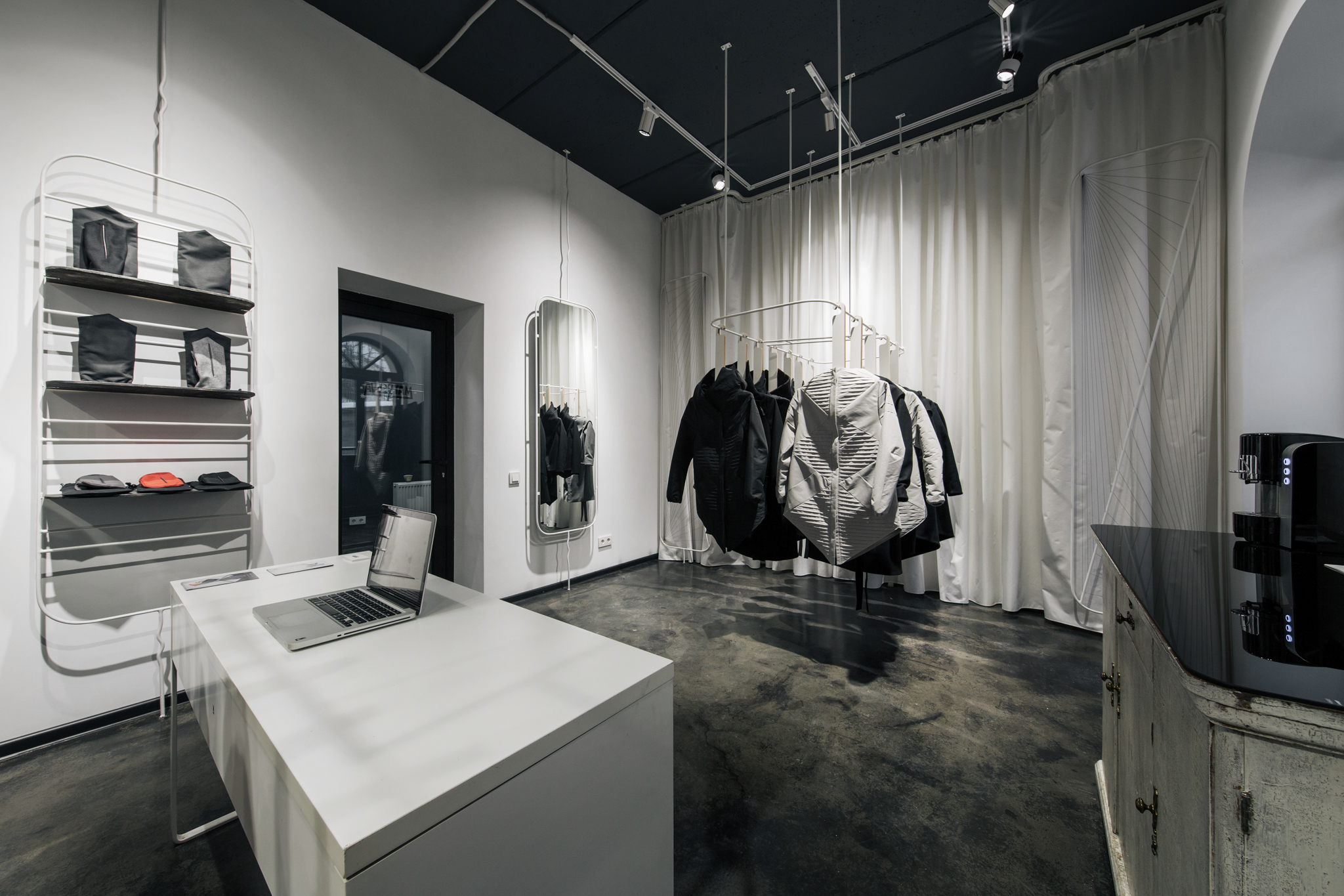 马特维耶夫精品服装展示厅丨西班牙丨西班牙 TABOORET 设计工作室-9