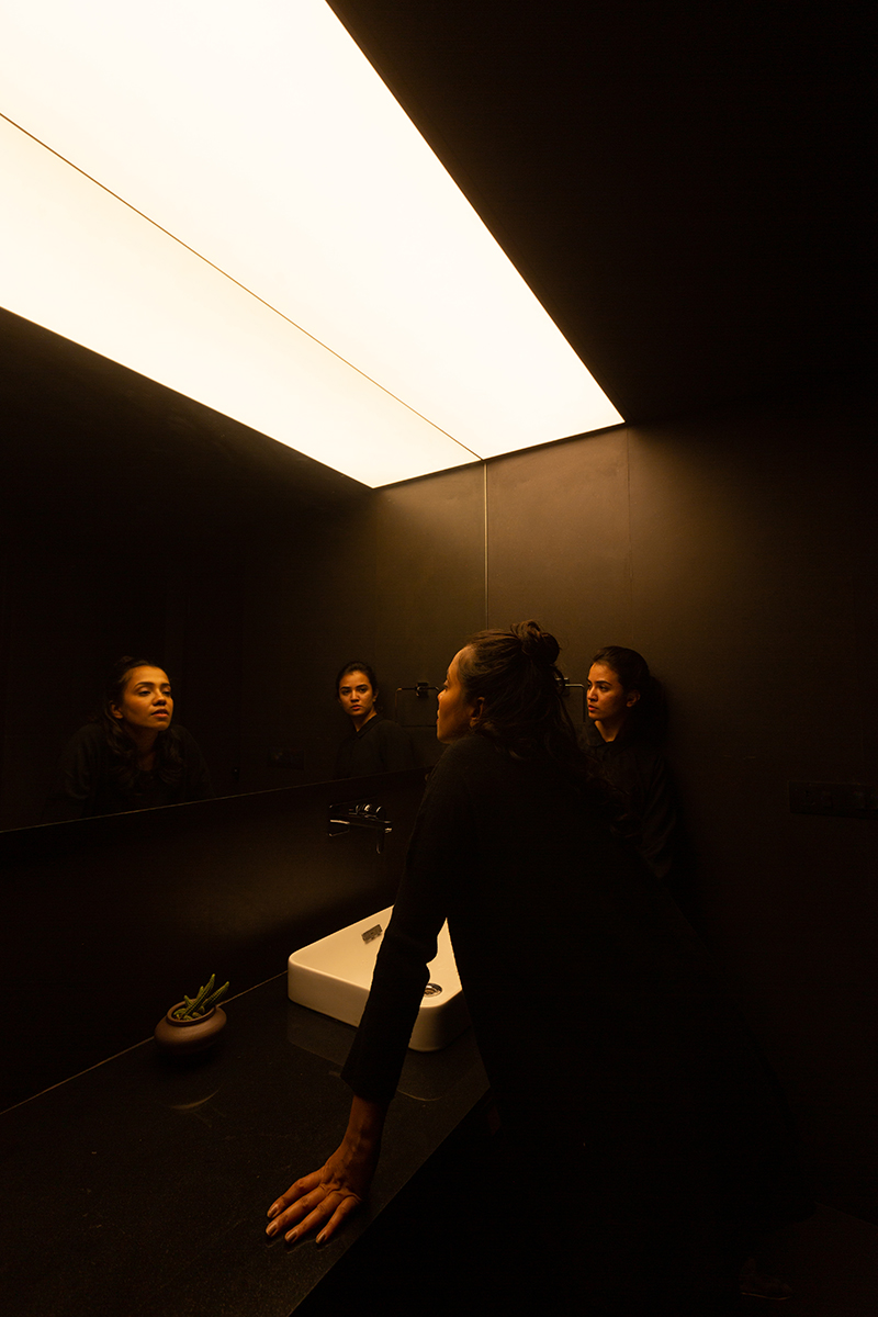 极简自然光下的开放办公空间-35