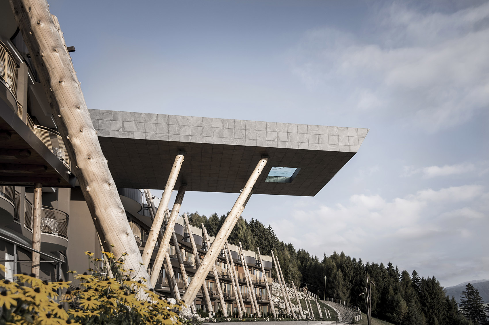 游弋于天地间 & 拥有漂浮大泳池的意大利Hubertus 酒店 / noa* -12