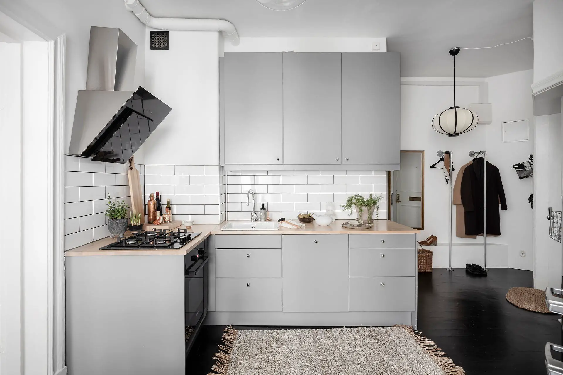 一墙绿意 | 打破中性空间的独特设计-8