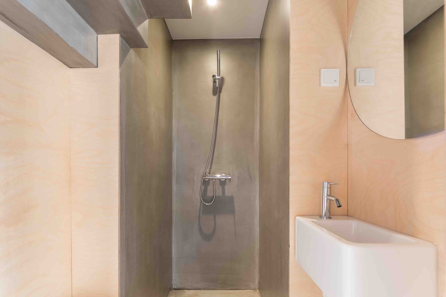 葡萄牙特拉法里亚度假屋 | 木质分隔打造舒适私密空间-64