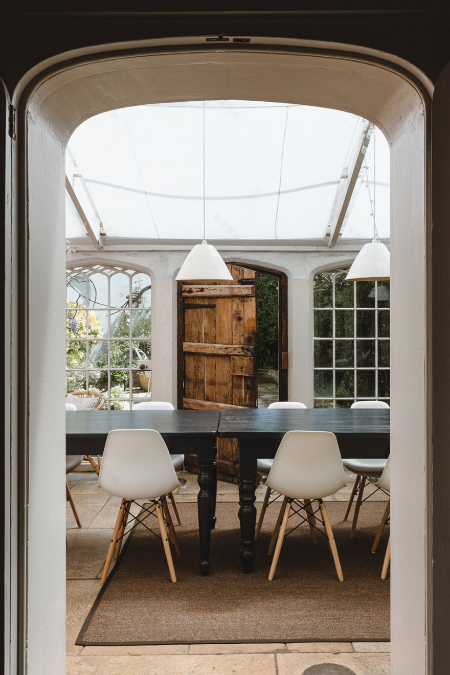 英格兰 19 世纪哥特式石屋,穿越时空的浪漫居住体验-6