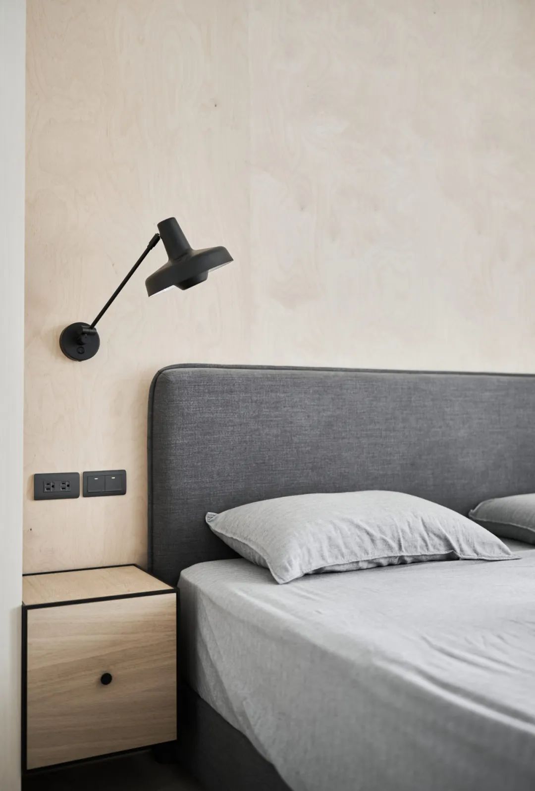 现代黑白灰搭配的北欧风住宅丨工作室-45