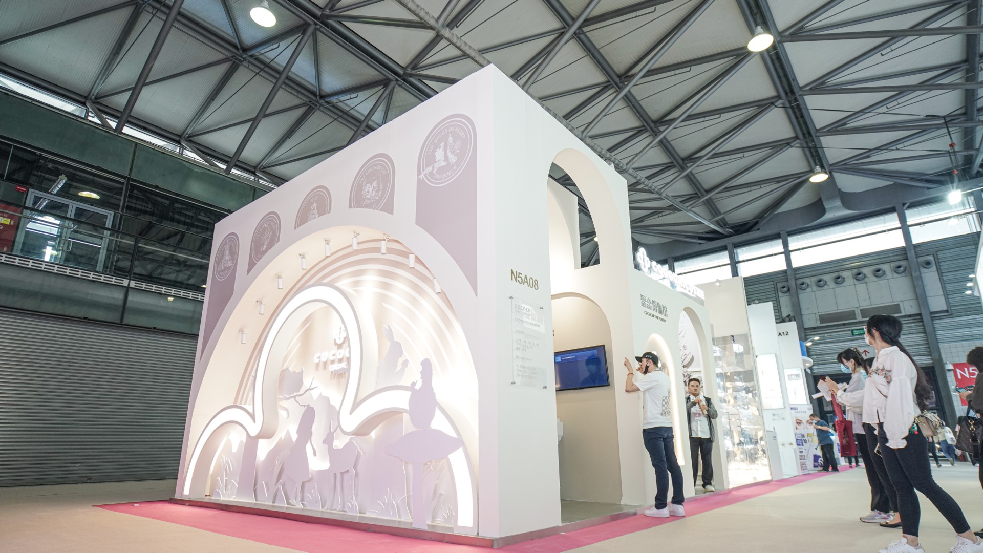 逆境中的璀璨 · COCOCHI 美博会展位设计-6