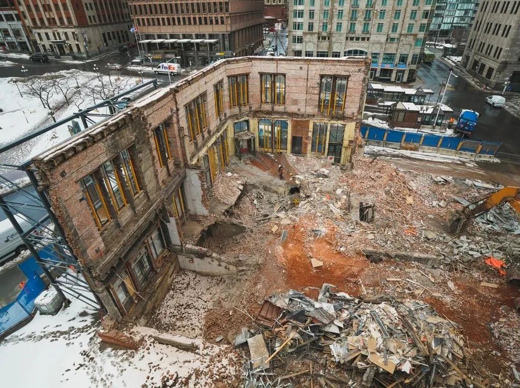 百年建筑"拆"出新生,加拿大 Theater Le Diamant 惊艳翻新-34