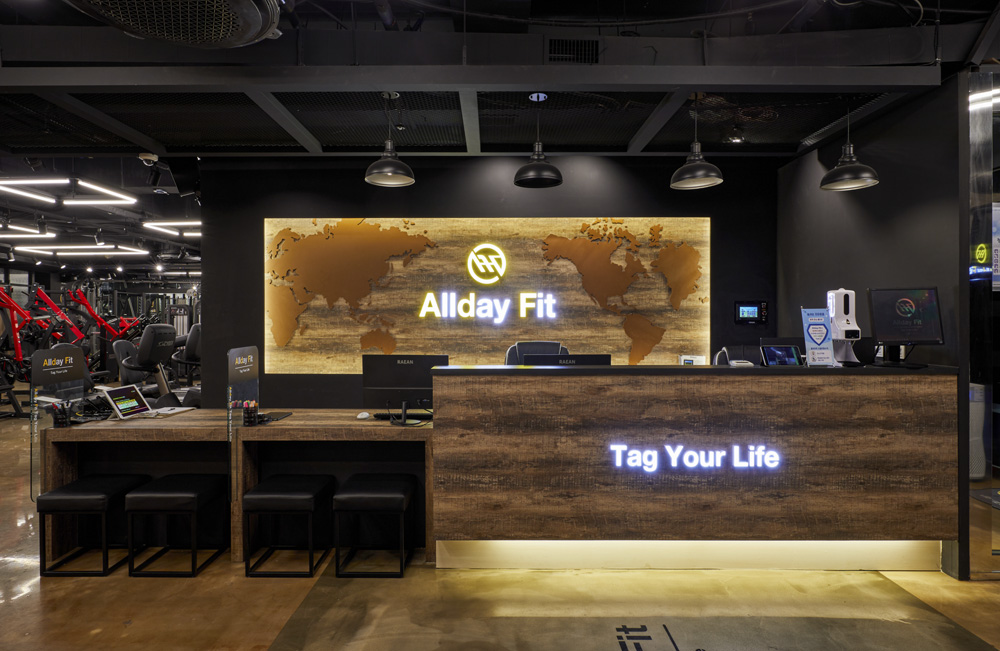 黑钛金质感，140 平健身中心设计诠释现代风尚-4