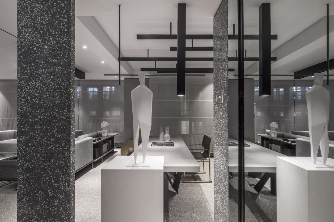 140平米爆改为一室，宠物鲨鱼的黑白世界极简至极-14