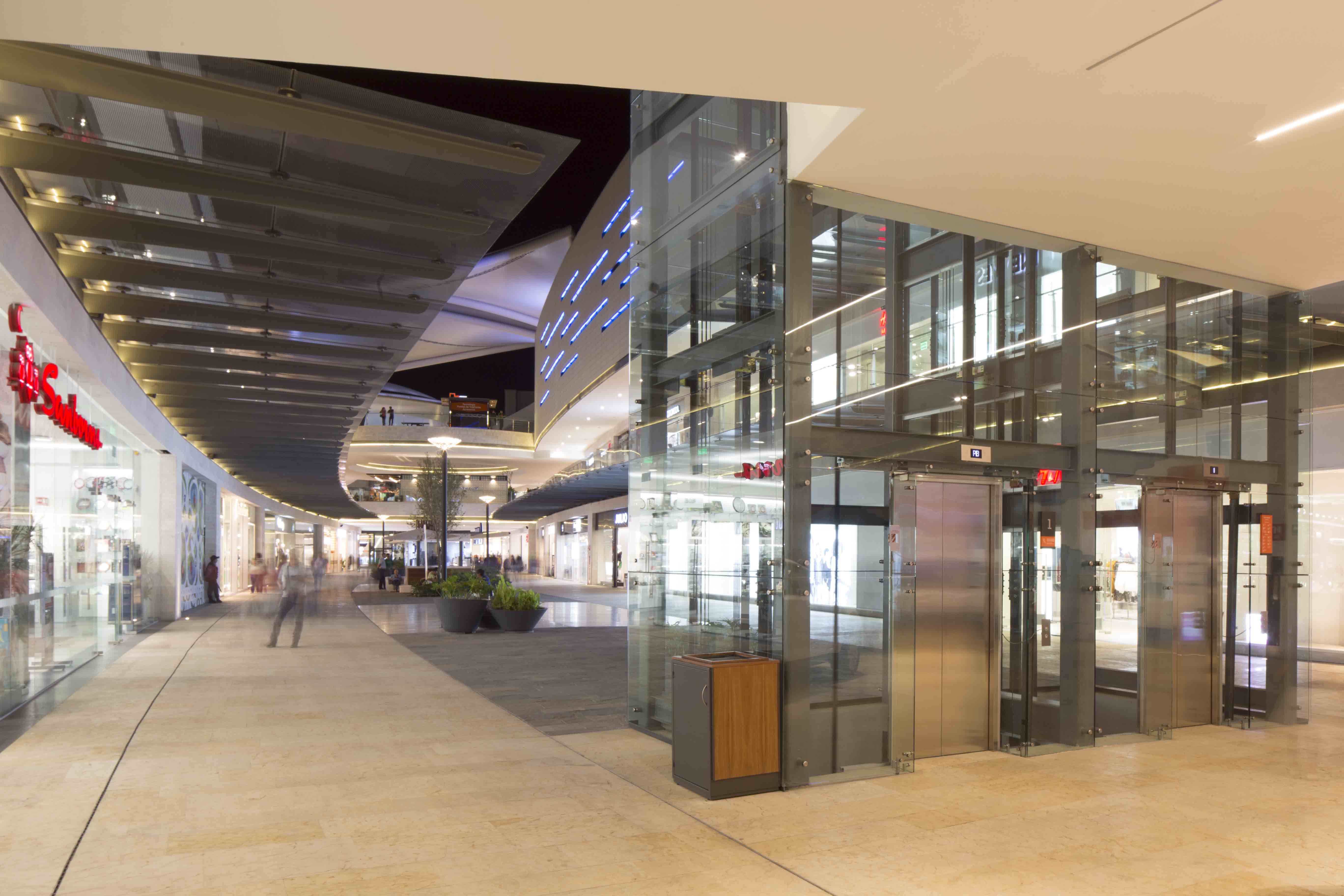 Puerta La Victoria 购物中心设计-10