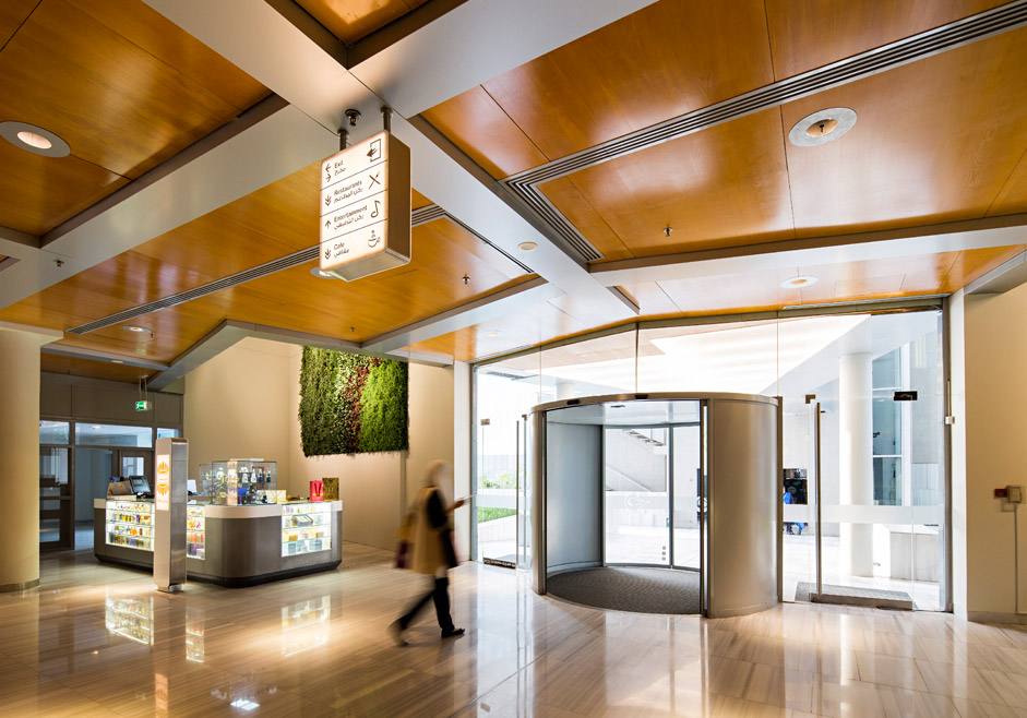 AL MUHALLABPLEX 购物中心丨AUREOLIGHTING,SARALEALVINAS-4