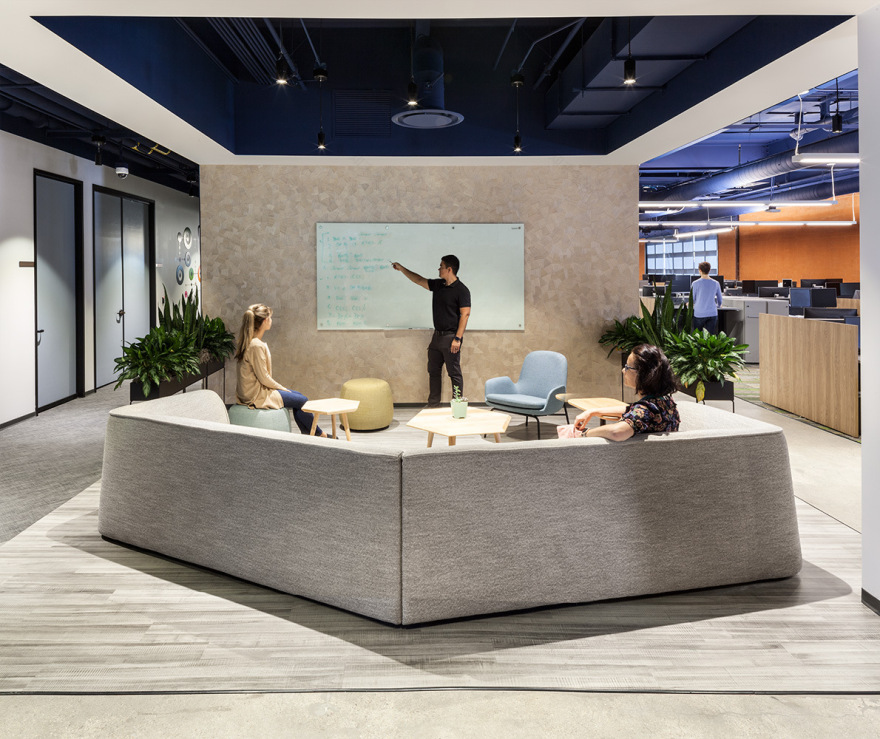 圣地亚哥全球专业金融公司办公室设计-13