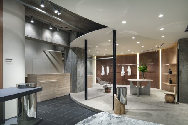 青柳瑞音（假设CADUNE是姓名的特殊罗马字表达形式，AOYAMA通常是姓氏青柳或青山等，这里统一按常见配合组合理解为名字进行翻译，若有更好的背景信息结果可能不同） 丨日本东京丨AtMa inc.-32