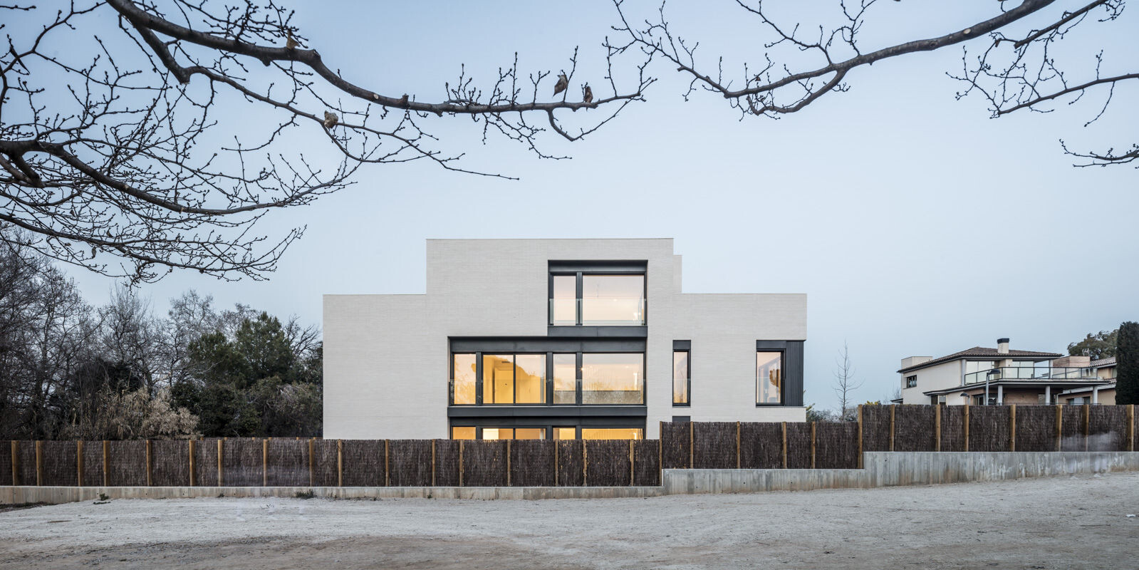 白色光影盛宴——巴塞罗那 Casa Bialps 别墅设计-20