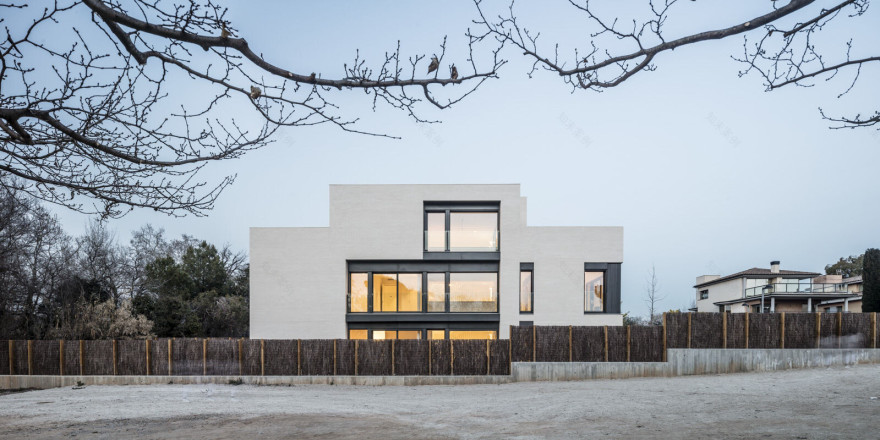 白色光影盛宴——巴塞罗那 Casa Bialps 别墅设计-20