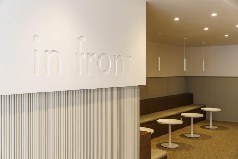 二十平米打造简约清新咖啡空间-12