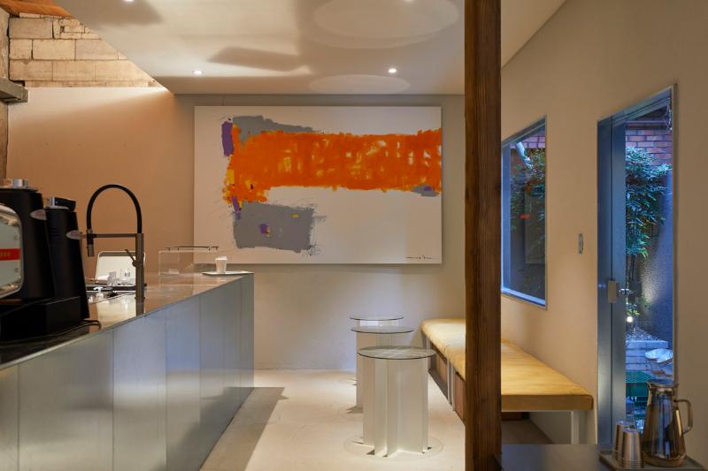 现代简约 20 平米咖啡馆，儿童友好设计展现温馨氛围-11