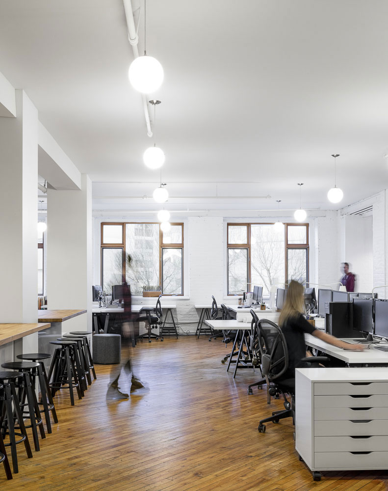 魁北克城 Patriarche 办公室 - 旧工厂中的现代创意空间-12