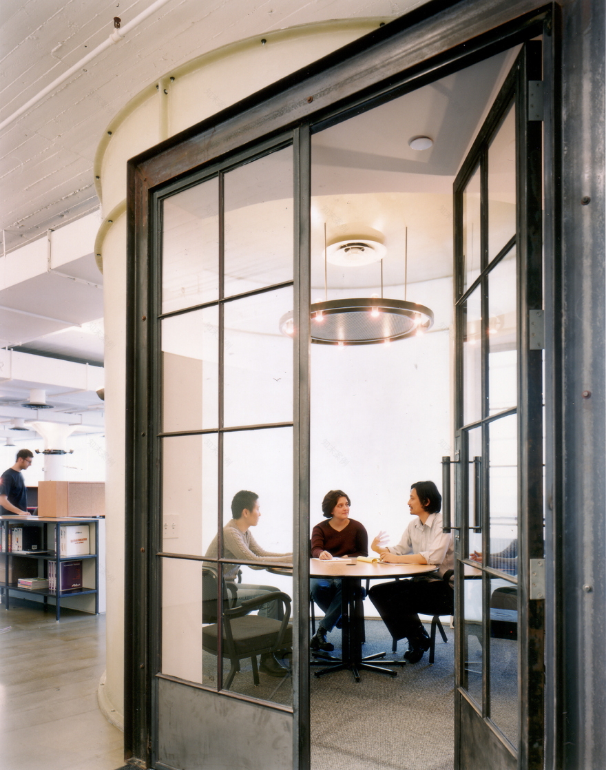 Concrete Media | 工业风总部设计-9