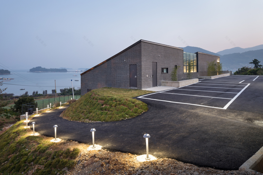 融入自然的简约咖啡馆-64