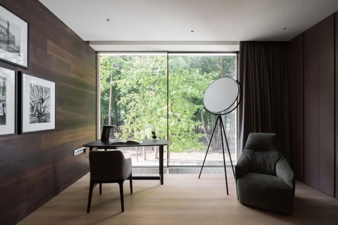 莫斯科郊区别墅，极简美学与自然融合的典范-51