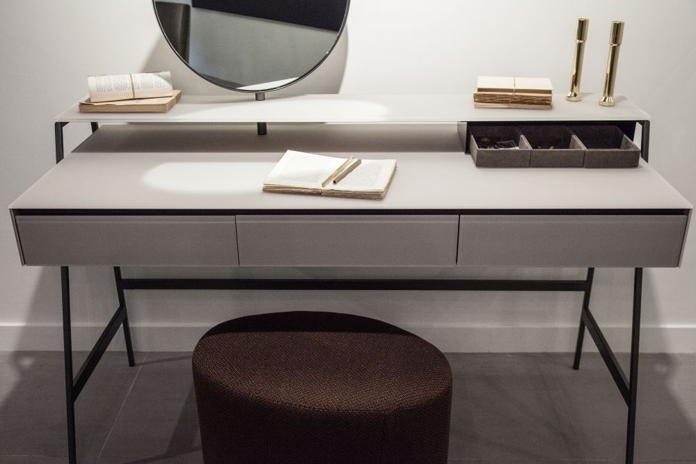 Office Desks That Suit Your Style, Whatever It May Be-9