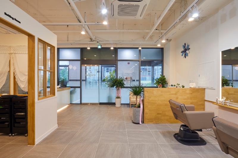 26 平美容室 卡其色与原木的简约魅力-9