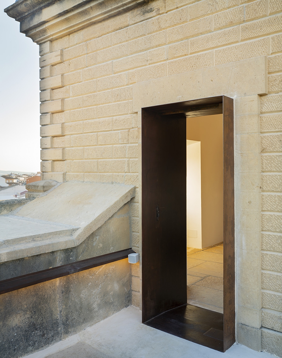 西班牙 Piedra 大楼翻新 | 纯手工石砌艺术的现代诠释-26