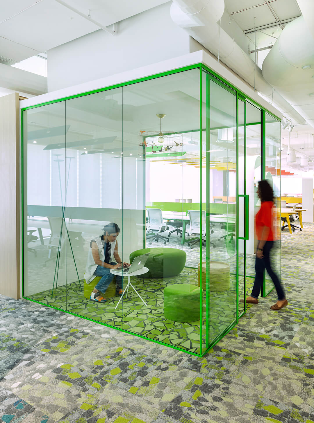 迪拜现代活力办公空间-6