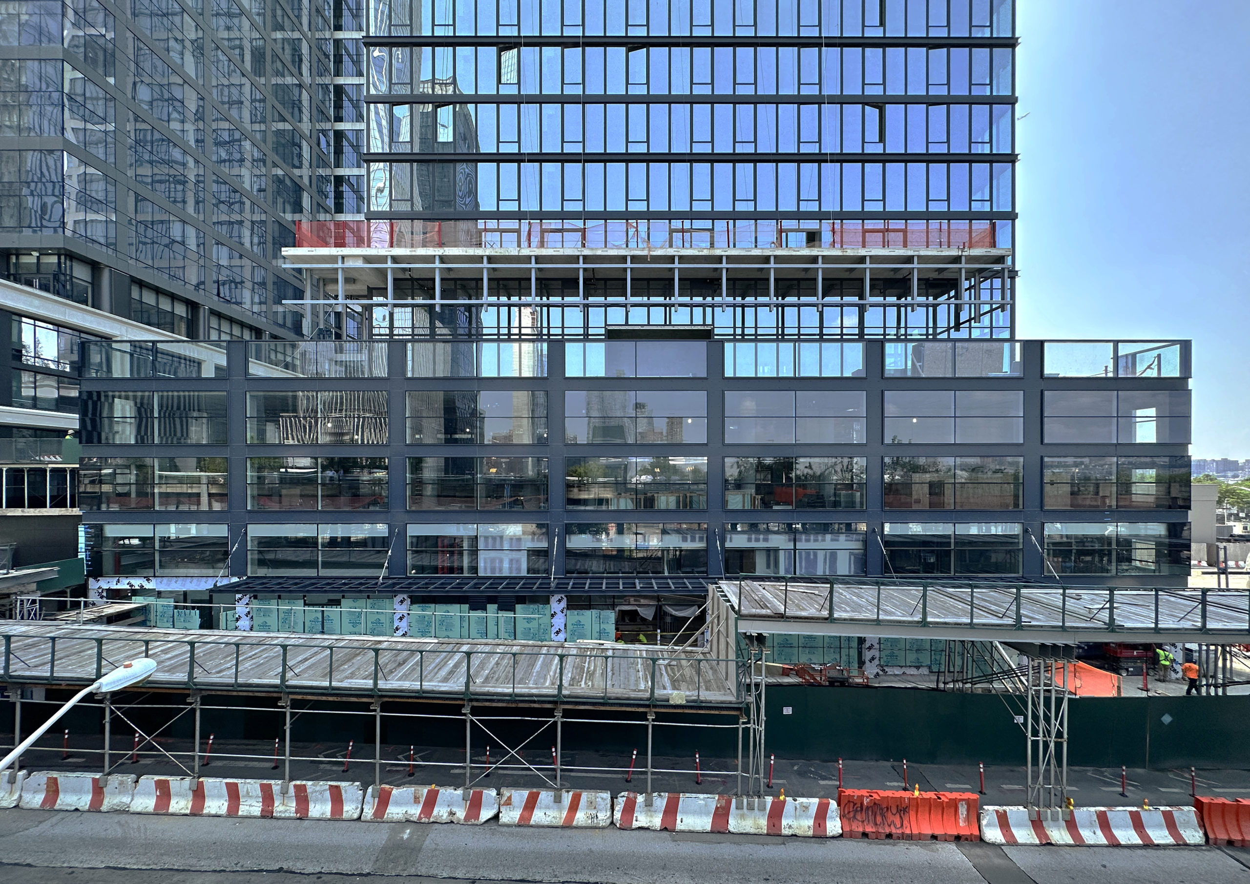 606 West 30th Street's Glass Façade Nears Completion in West Chelsea, Manhattan - New York YIMBY-17