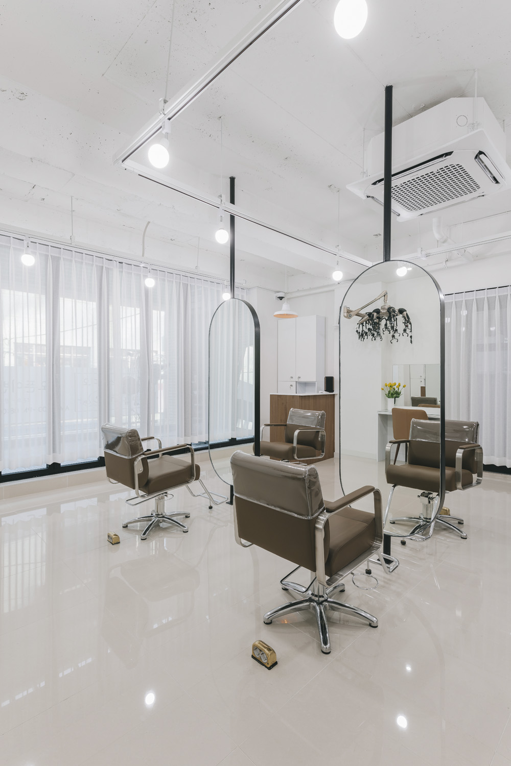 白色简约之美，12 平米美容院的华丽转身-10