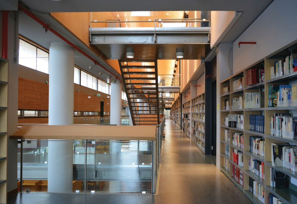 希腊校园图书馆 · 动态曲线屋顶下的知识空间-33