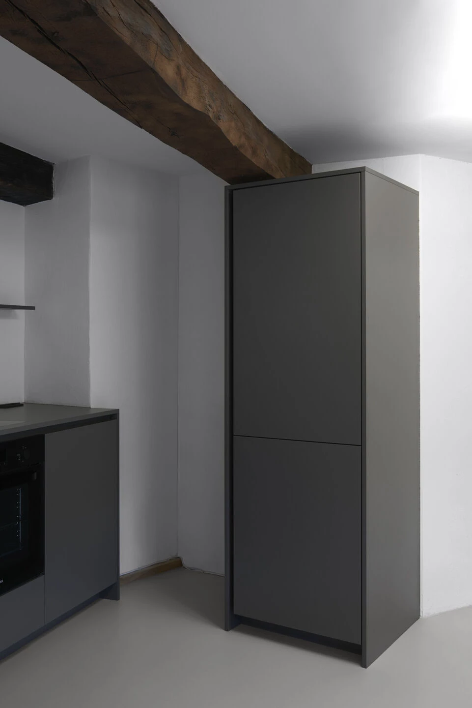 德国古老建筑中的现代纹身工作室-19