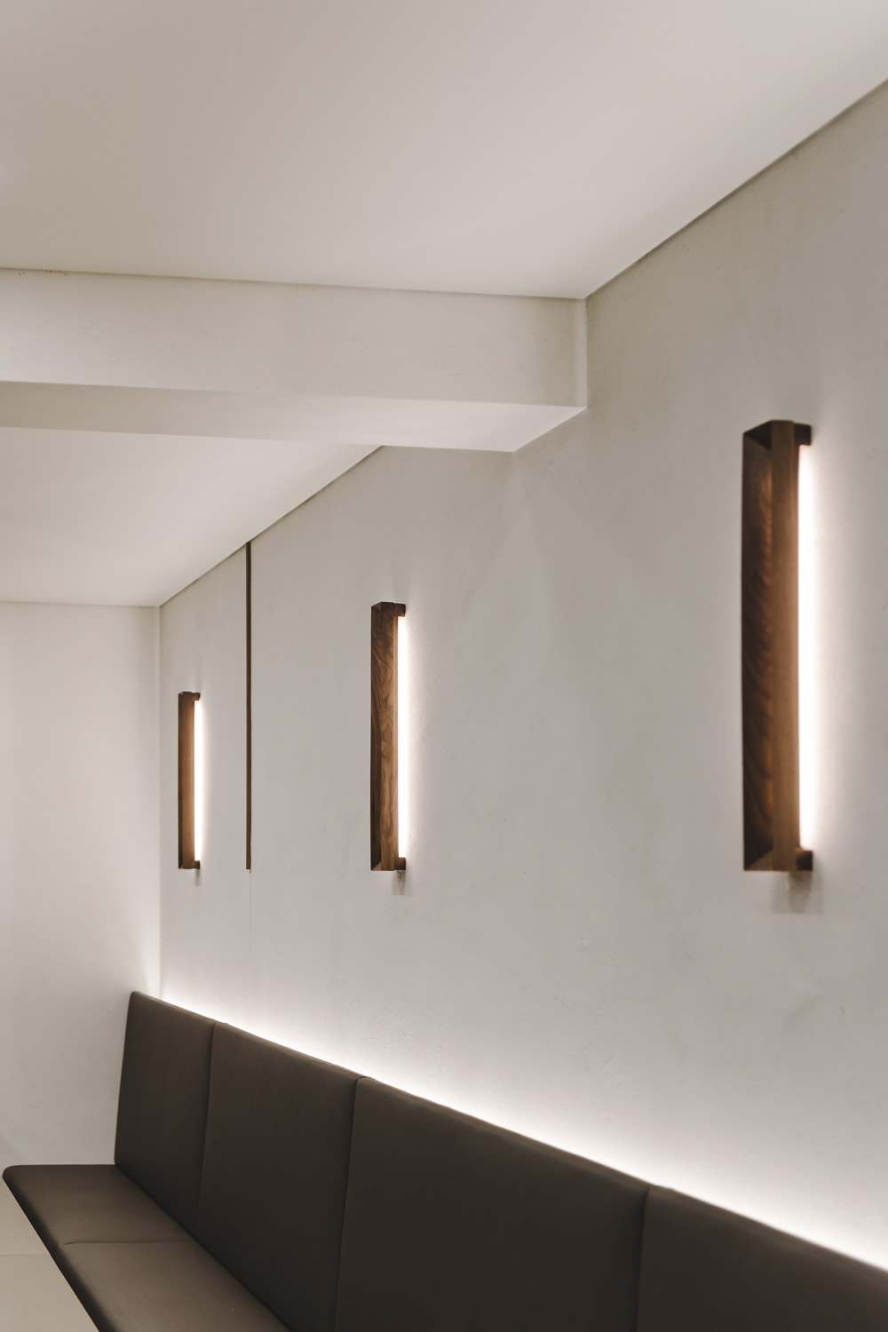 白色与木色，150 平米极简主义韩式餐厅设计-14