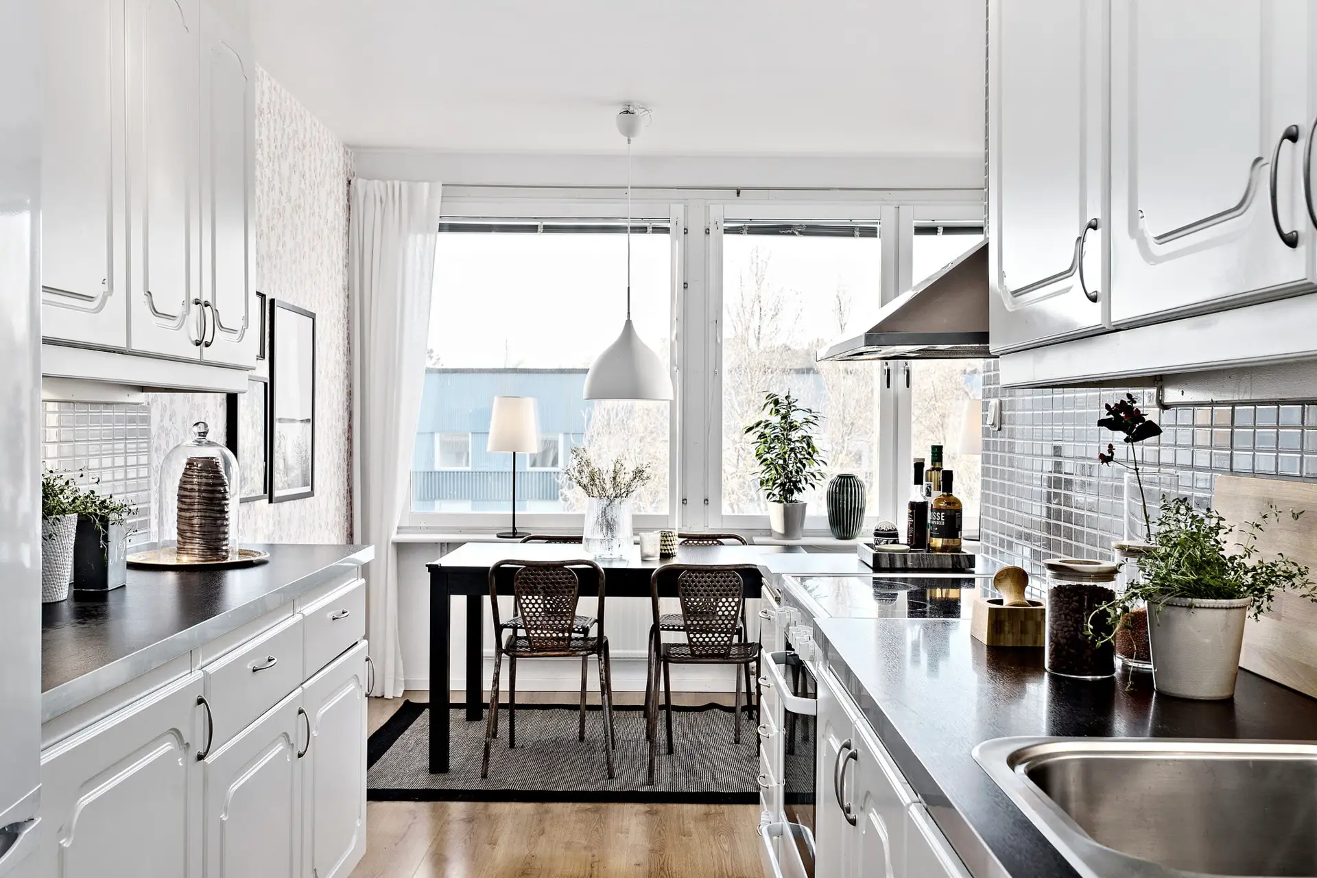 瑞典公寓个性设计 | 壁纸与油漆的巧妙运用-7