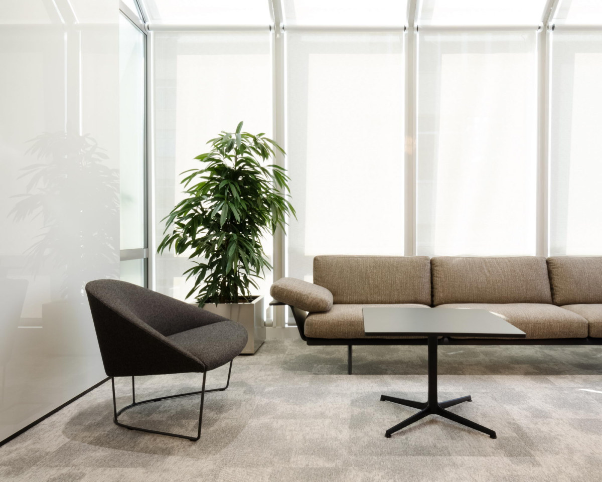 现代安全系统供应商总部，垂直花园迎宾-13