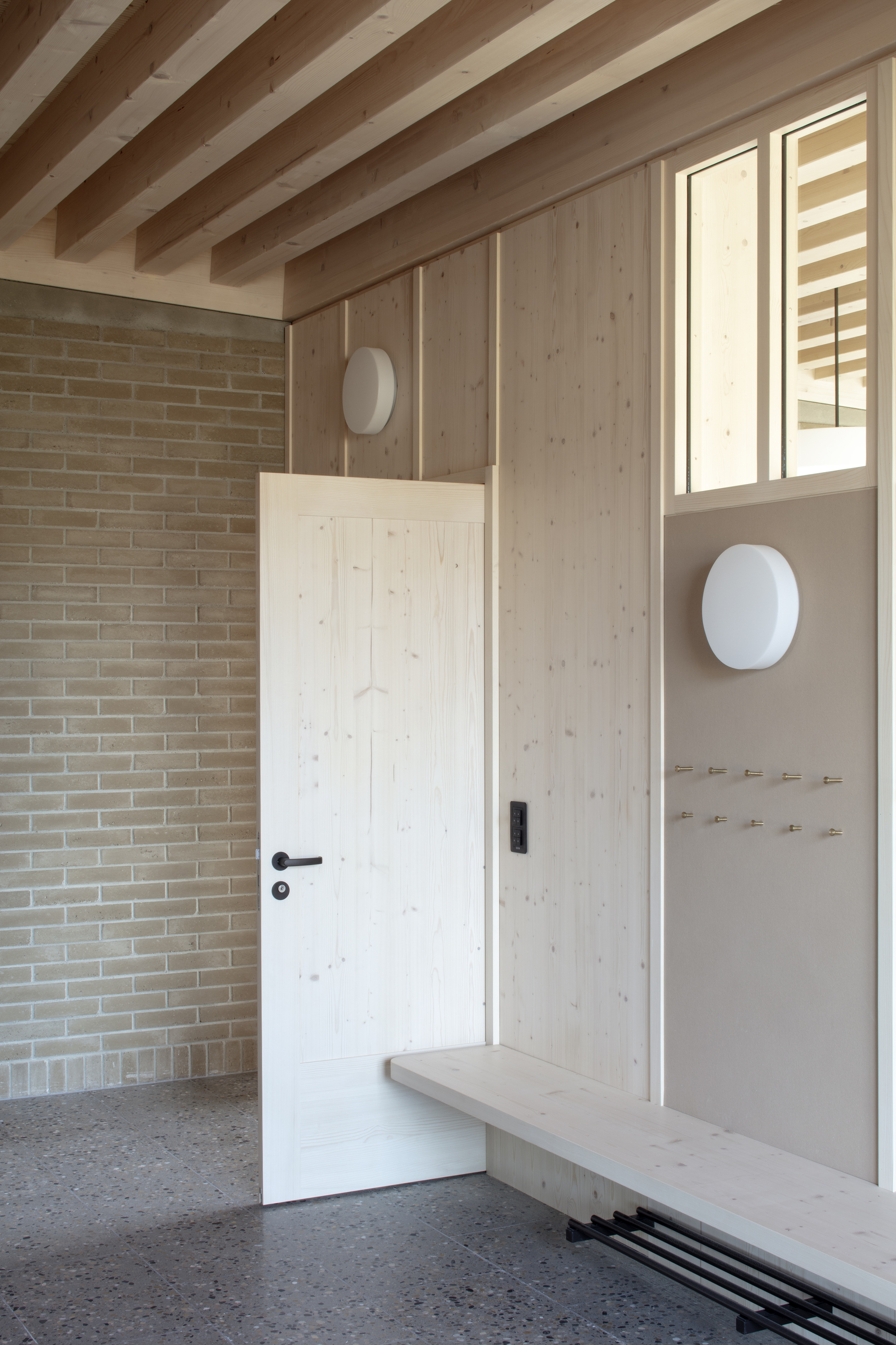 Riaz 小学扩建与翻新丨FAZ architectes-7