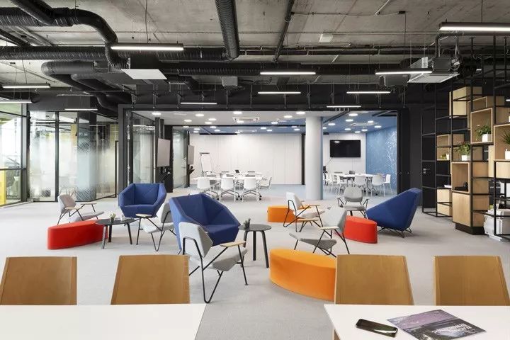 Milestone Systems 索非亚办公室——对称布局中的空间多变性-12