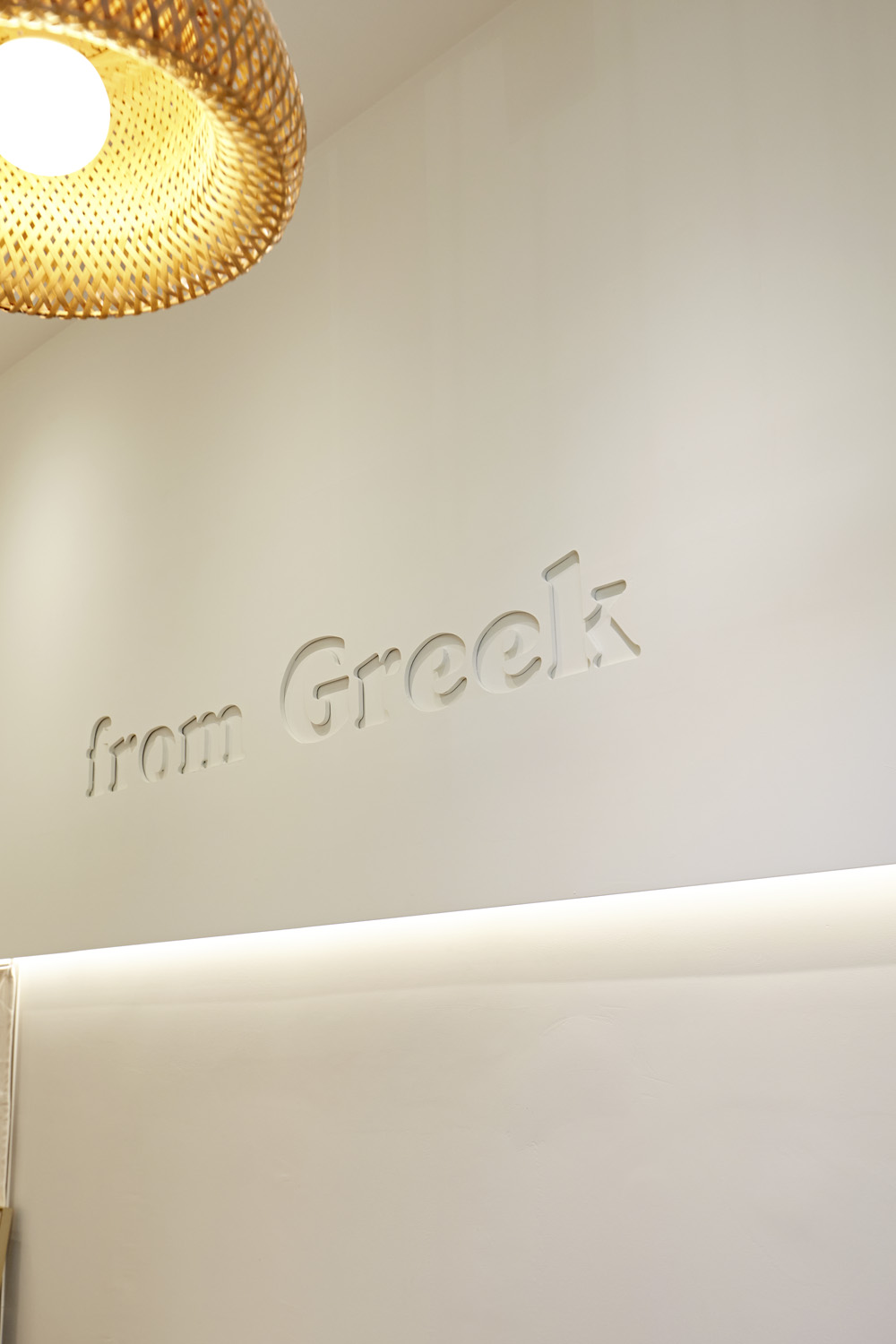 简约白色与木色调的 14 平米小空间设计-14