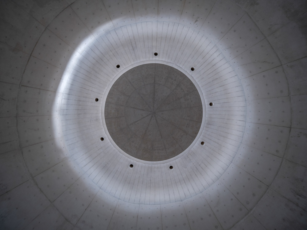 降落在阿那亚广场上精密音乐盒子的混凝土礼堂设计丨中国秦皇岛丨直向建筑-32