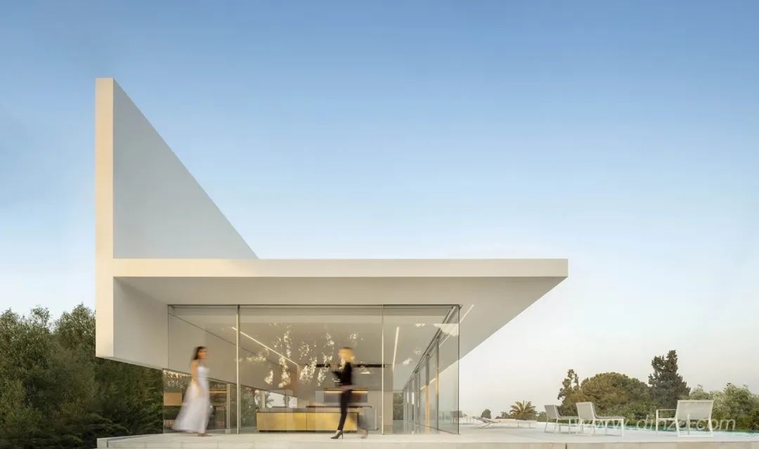 白色极简，融入自然的住宅设计-118