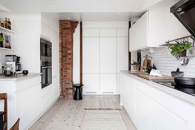 哥德堡特色阁楼公寓 | 倾斜天花板、巨型书架、温馨阳台-15