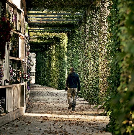 巴塞罗那丘陵上的诗意陵园-10