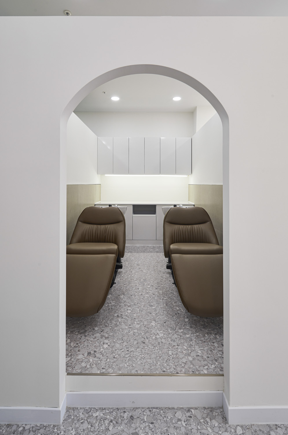 简约优雅的 24 平米美容室设计-11