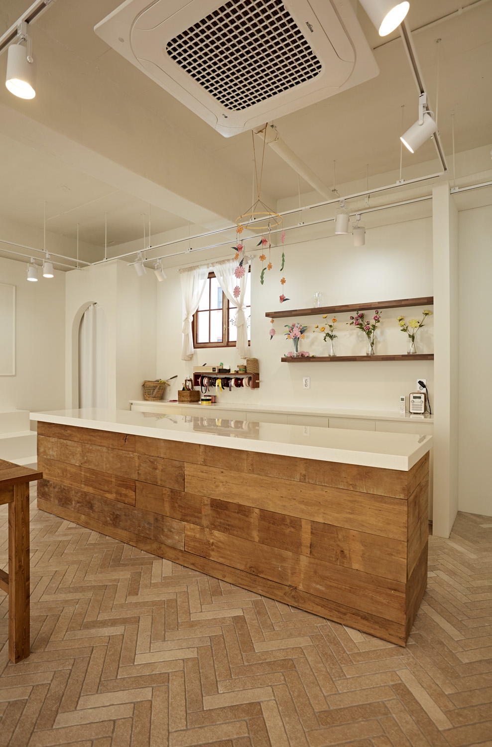 17 坪韩式风格白色木质调店铺设计-14