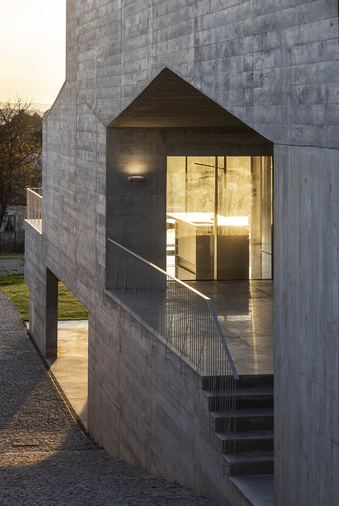 House in Vila Real  / AZO. Sequeira Arquitectos Associados-17