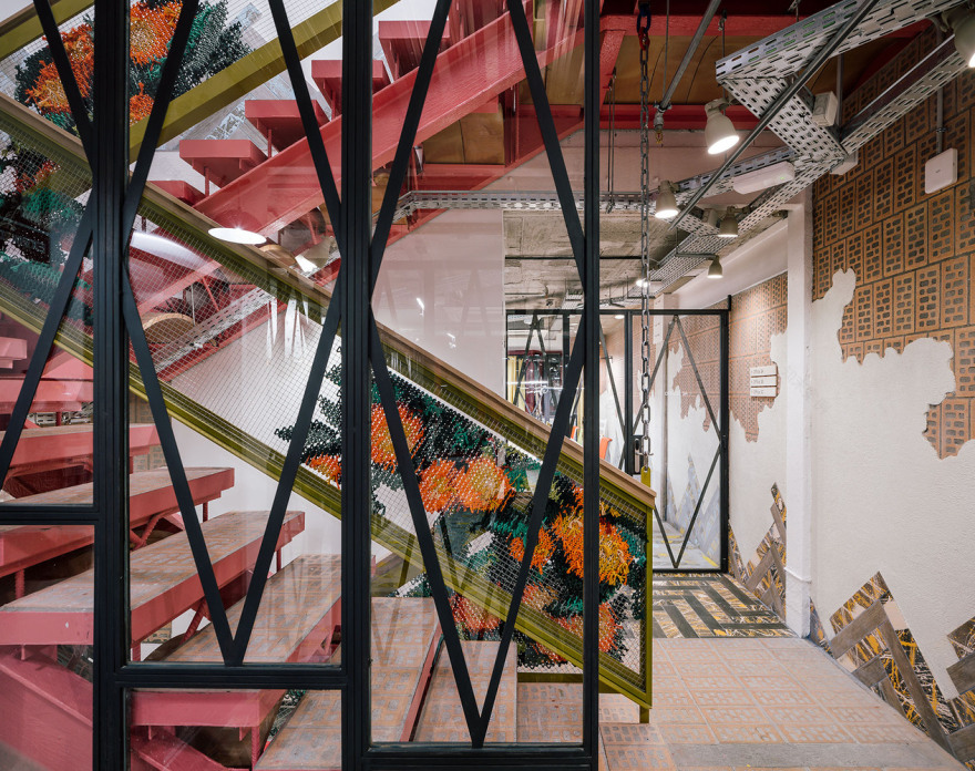 致敬现代主义的巴塞罗那秘密花园共享办公空间-40