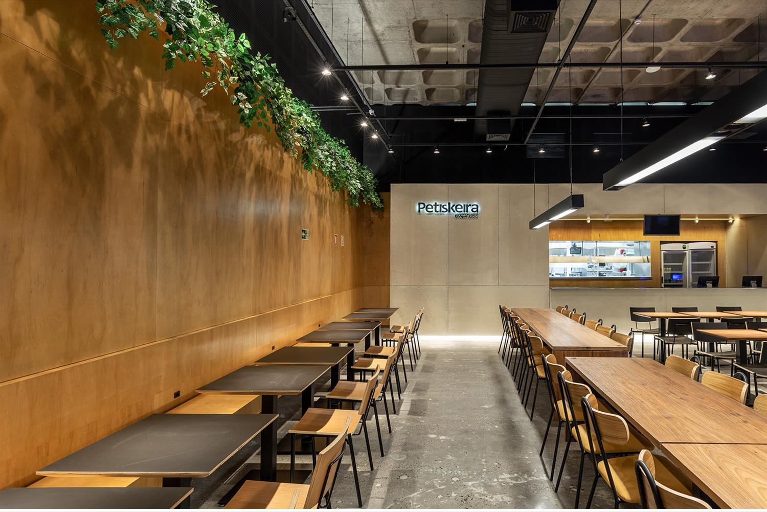 巴西 Petiskeira Express 餐厅 | 现代设计与环保材料的完美结合-6